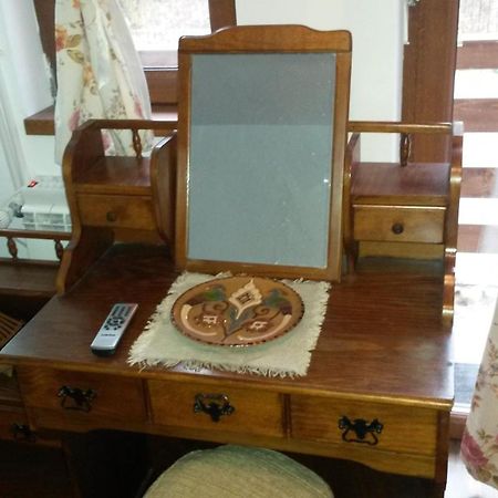 La Buni Buşteni Zimmer foto