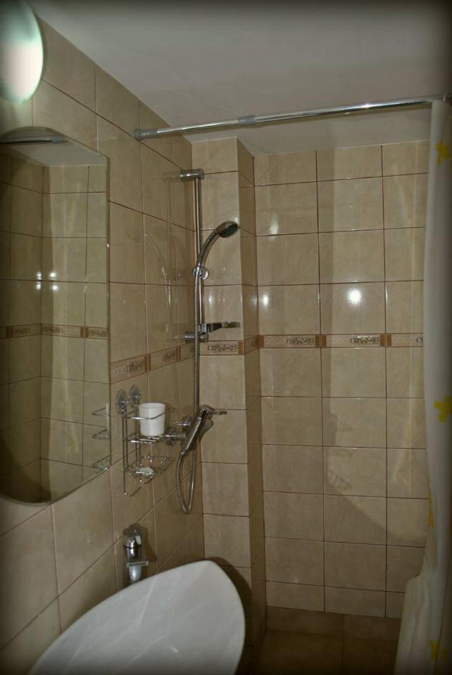La Buni Buşteni Zimmer foto