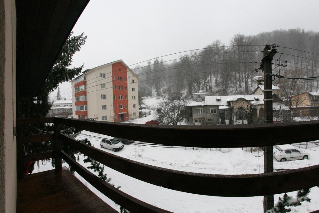 La Buni Buşteni Zimmer foto