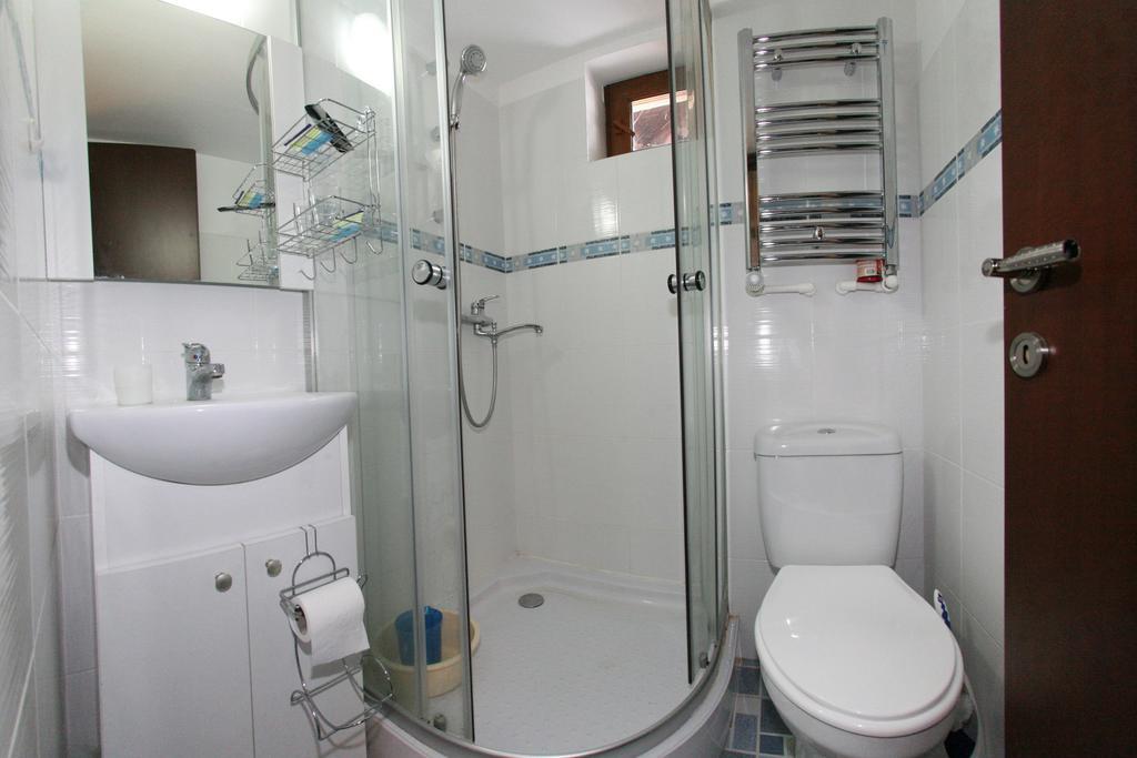 La Buni Buşteni Zimmer foto