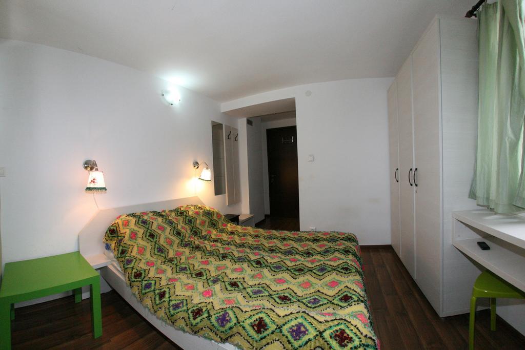 La Buni Buşteni Zimmer foto